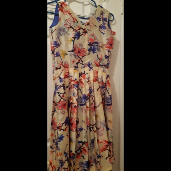 White floral pleated dress - Picture 2 of 2